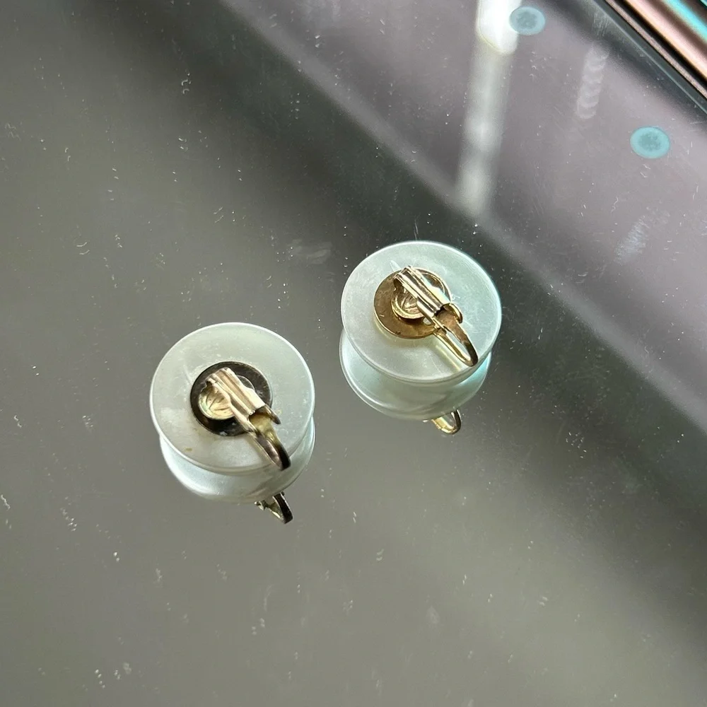 Antique Pearly White Clip-on Earrings - Picture 5 of 10